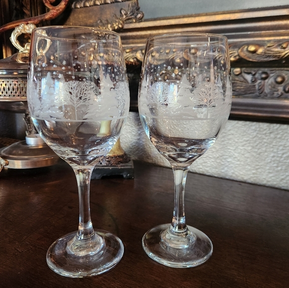 Holiday Wine/EggNog Glasses - Picture 4 of 10